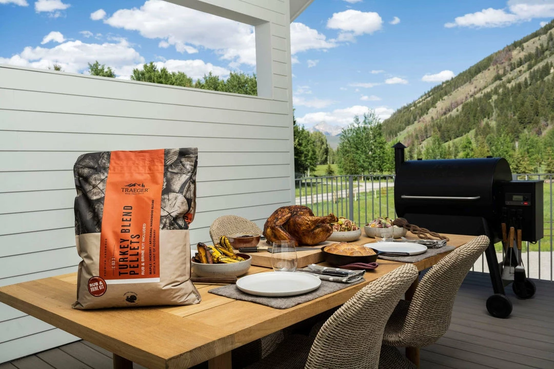 Traeger Canada Traeger Turkey Blend Wood Pellets 18lb + Brine Kit (Limited Edition) - PEL351 7 Traeger Canada Traeger Turkey Blend Wood Pellets 18lb + Brine Kit (Limited Edition) - PEL351